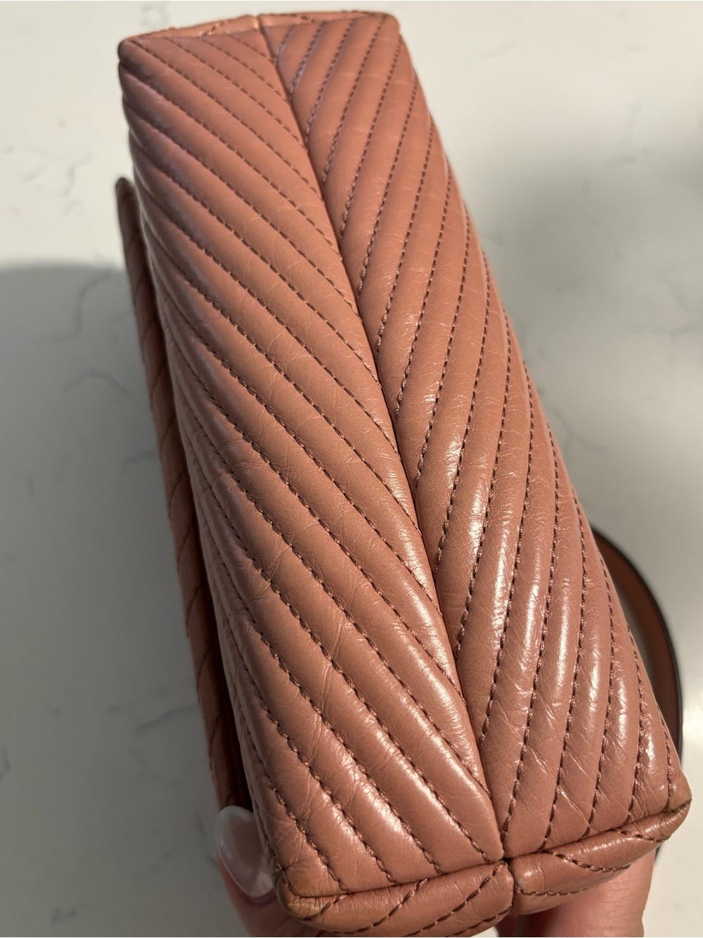 EUC Tory Burch LG Kira in distressed leather - Picture 10 of 15